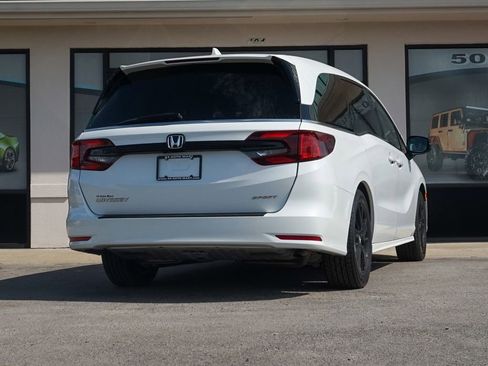 Used 2023 Honda Odyssey Sport image 3