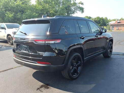 Certified 2023 Jeep Grand Cherokee Limited w/ Black Appearance Package AWD/4WD image 8