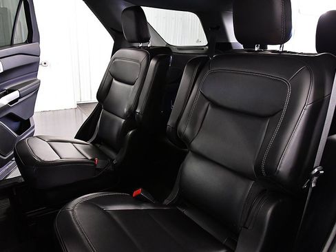 Used 2022 Ford Explorer XLT w/ Equipment Group 202A image 31