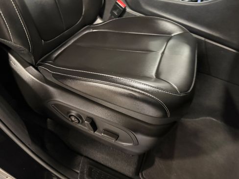 Certified 2025 Jeep Grand Cherokee L Limited AWD/4WD image 12