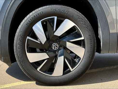 Used 2024 Volkswagen Atlas Cross Sport SE image 11