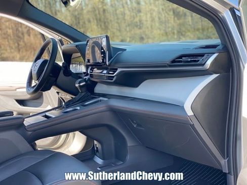 Used 2024 Toyota Sienna XSE FWD image 16