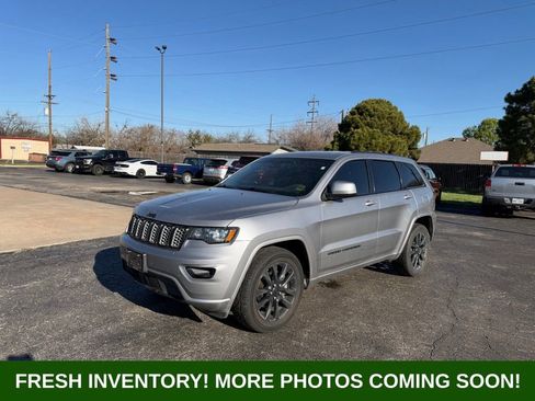 Used 2021 Jeep Grand Cherokee Laredo X image 3