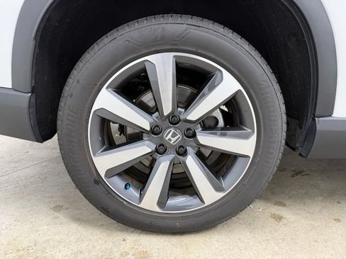 Used 2025 Honda Pilot Touring image 12