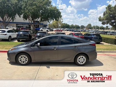 Used 2022 Toyota Prius LE FWD image 1