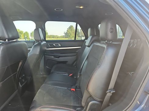 Used 2018 Ford Explorer XLT w/ Equipment Group 202A FWD image 10