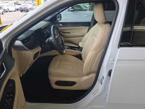 Used 2023 Jeep Grand Cherokee Limited w/ Luxury Tech Group II image 7