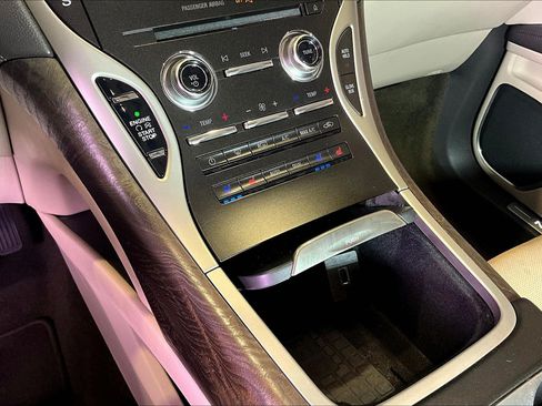 Used 2019 Lincoln Nautilus Reserve FWD image 16