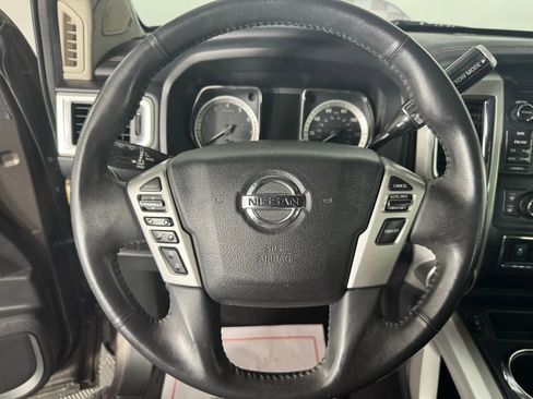 Used 2017 Nissan Titan SL image 13