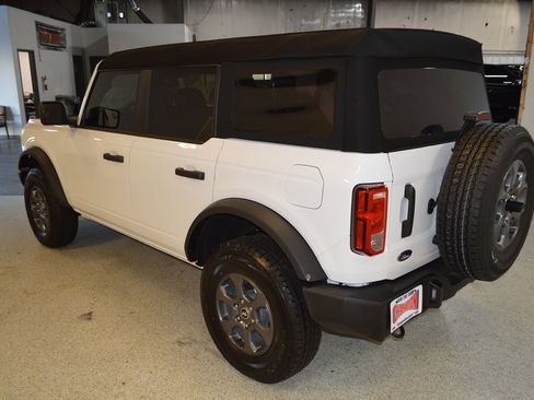 New 2025 Ford Bronco 4-Door image 5