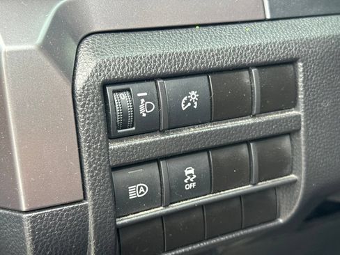 Used 2025 Toyota Tacoma SR5 AWD/4WD image 14