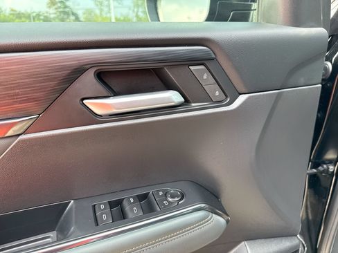 Used 2025 GMC Acadia AT4 AWD/4WD image 15