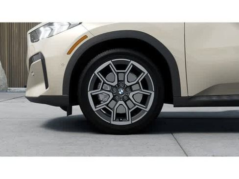 New 2026 BMW X2 xDrive28i AWD/4WD image 7