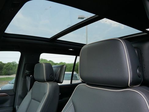 Used 2023 Chevrolet Tahoe Premier w/ Advanced Technology Package AWD/4WD image 24