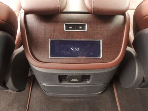 Used 2025 Lincoln Navigator Reserve AWD/4WD image 30