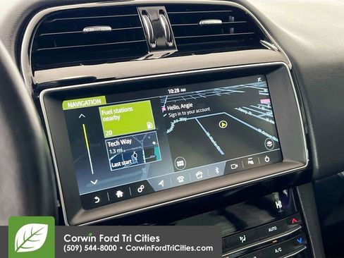 Used 2019 Jaguar F-PACE Premium image 21