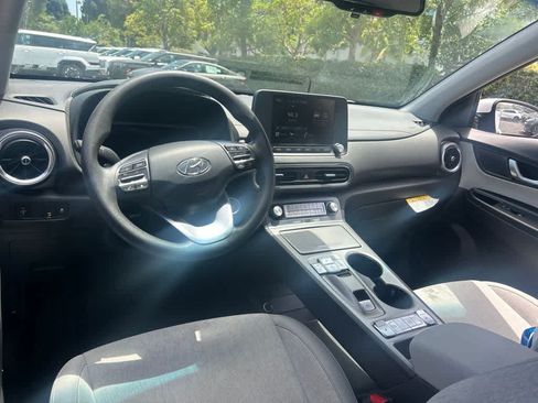 Used 2023 Hyundai Kona SE FWD image 6