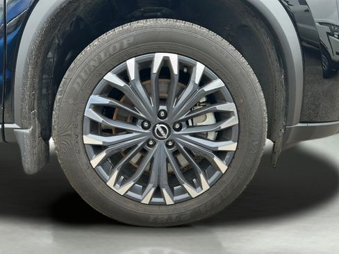 Used 2025 Nissan Rogue SL w/ Tech Package FWD image 34