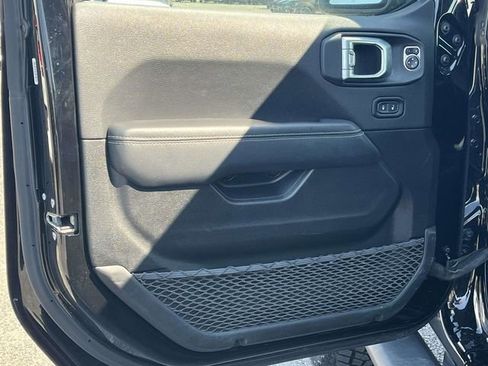 Used 2023 Jeep Gladiator Overland AWD/4WD image 14