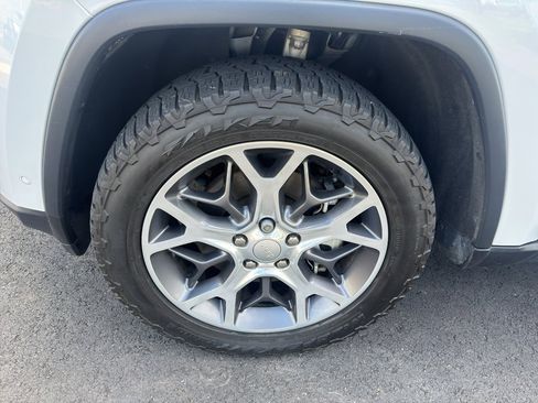 Used 2021 Jeep Grand Cherokee Limited w/ Luxury Group II image 23