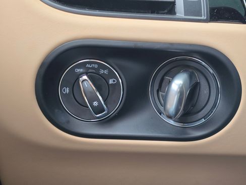 Used 2024 Porsche Macan AWD/4WD image 35