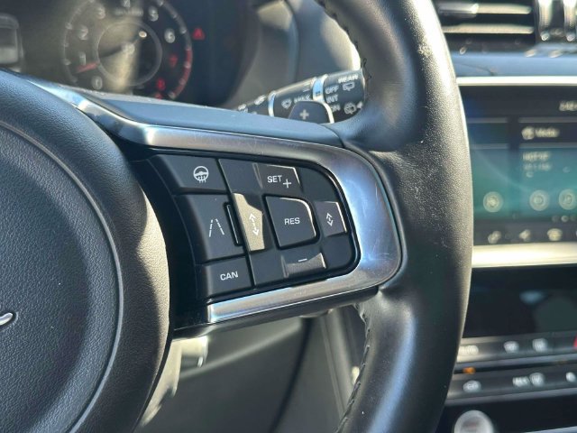 Used 2019 Jaguar F-PACE Portfolio AWD/4WD image 41