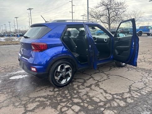 Certified 2023 Hyundai Venue Limited w/ Cargo Package image 32