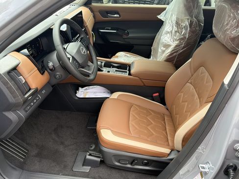 New 2026 Nissan Pathfinder Platinum w/ Accent Package FWD image 19