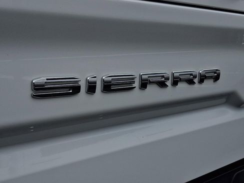 Used 2025 GMC Sierra 1500 AT4 image 31