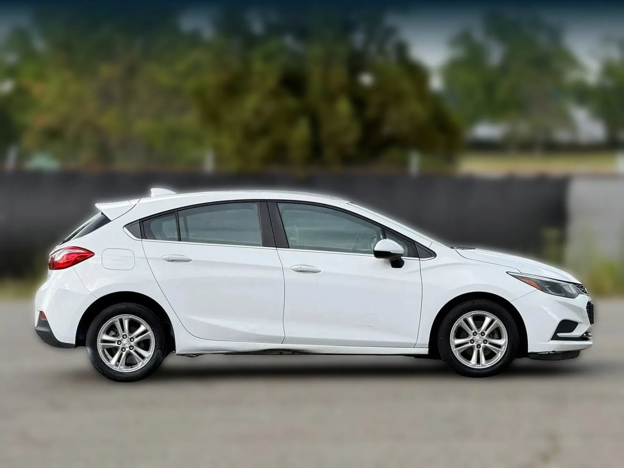 Used 2018 Chevrolet Cruze LT w/ Convenience Package FWD image 7