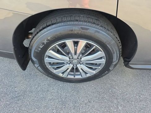 Used 2020 Nissan Pathfinder S AWD/4WD image 15