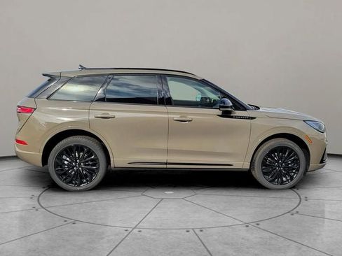 New 2026 Lincoln Corsair Premiere image 10