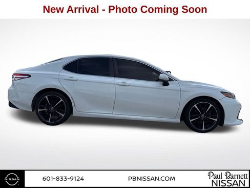 Used 2018 Toyota Camry LE FWD image 1