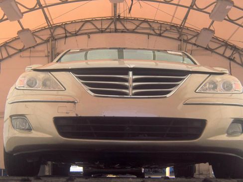 Used 2011 Hyundai Genesis 3.8 RWD image 3