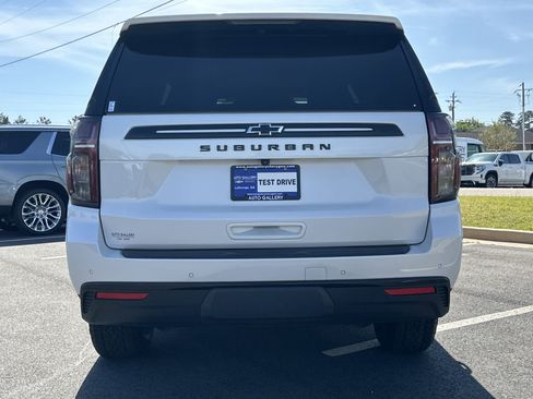 Certified 2023 Chevrolet Suburban Z71 w/ Luxury Package AWD/4WD image 7