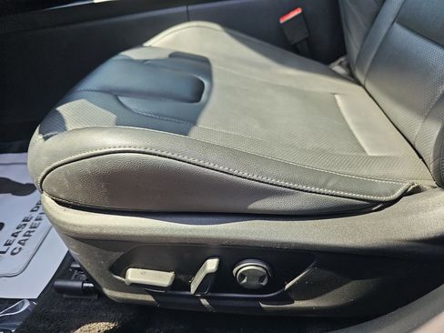 Used 2024 Hyundai Elantra Limited image 32