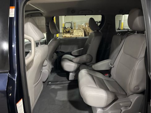 Certified 2020 Toyota Sienna XLE FWD image 8