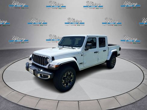 Used 2025 Jeep Gladiator Sport w/ Premium Package image 7