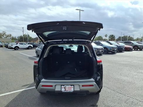 Used 2023 Nissan Pathfinder SL w/ Black Appearance Package image 20