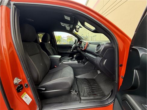 Used 2016 Toyota Tacoma TRD Off-Road w/ Towing Package AWD/4WD image 12