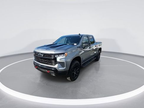 Used 2025 Chevrolet Silverado 1500 LT Trail Boss w/ Convenience Package II AWD/4WD image 4