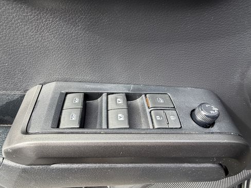 Used 2022 Toyota Tacoma TRD Sport w/ TRD Premium Sport Package AWD/4WD image 14