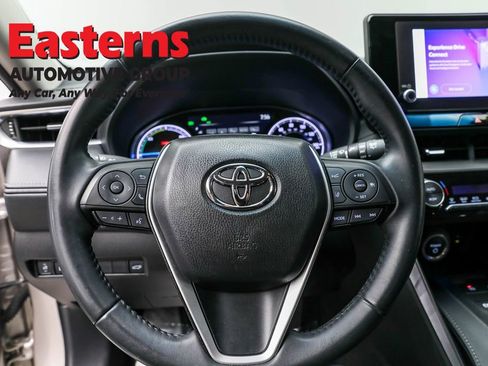 Used 2024 Toyota Venza LE image 10