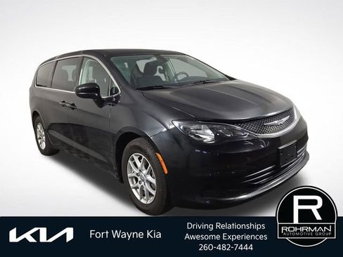 Used 2017 Chrysler Pacifica LX FWD image 4