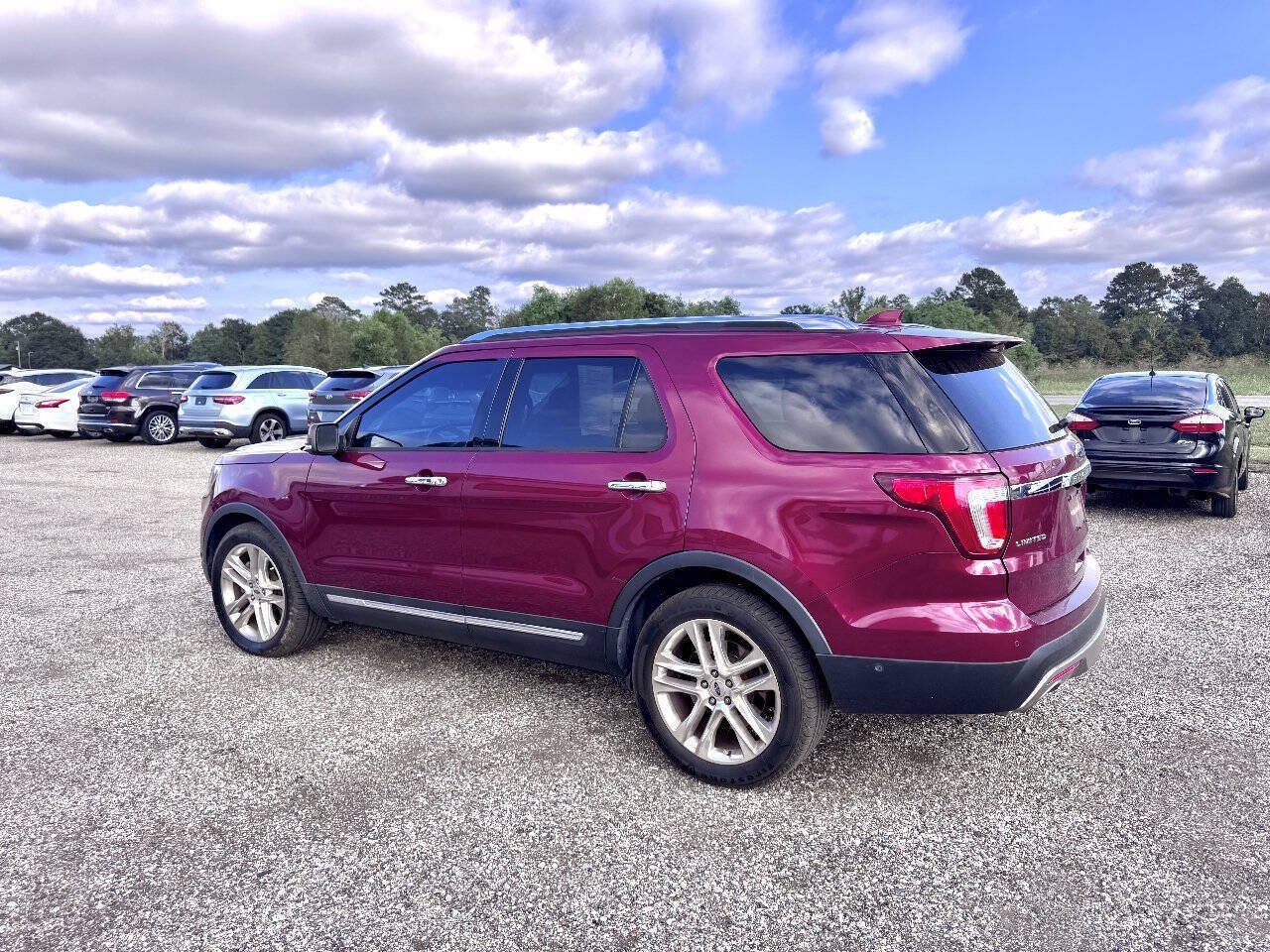 Used 2017 Ford Explorer Limited w/ Equipment Group 301A FWD image 10