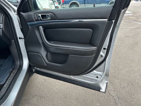 Used 2013 Lincoln MKS image 21