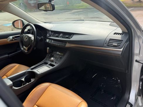 Used 2016 Lexus CT 200h w/ Seat Comfort Package FWD image 15