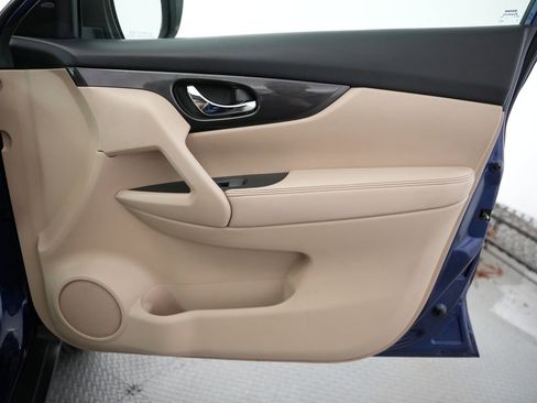 Used 2018 Nissan Rogue SV image 52