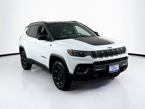 Used 2023 Jeep Compass Trailhawk AWD/4WD image 3