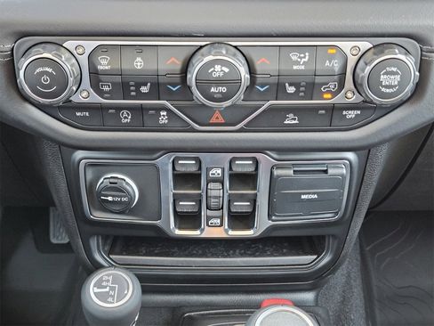 New 2025 Jeep Gladiator Sport image 20